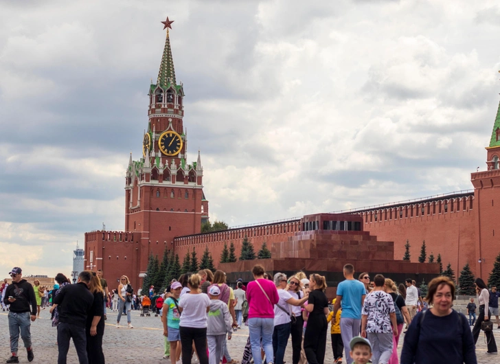 Ленин всегда с тобой: почему мы так переживаем из-за (временного) закрытия Мавзолея Ленина | Источник: Shutterstock/Fotodom.ru
