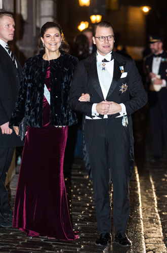 Венценосная: кронпринцесса Виктория выбрала царский наряд для посещения Шведской академии