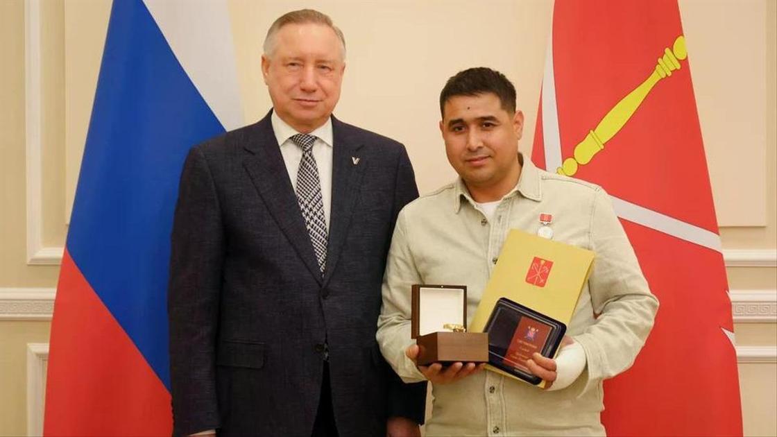 Получил миллион, но ночует в хостеле: как живет дворник, спасший мальчика после падения с 7 этажа