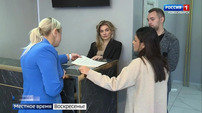 Заявление в прокуратуру потерпевшие носили под прицелом телекамеры | Источник: видео с сайта Nsktv.ru