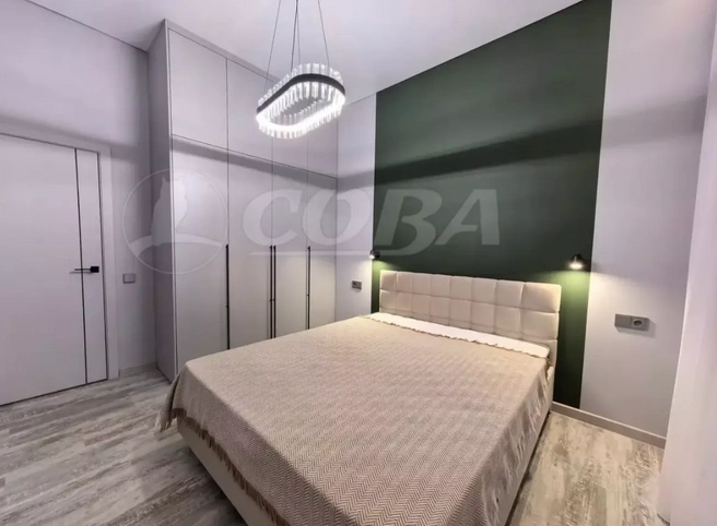В спальне большой шкаф | Источник: tyumen.cian.ru