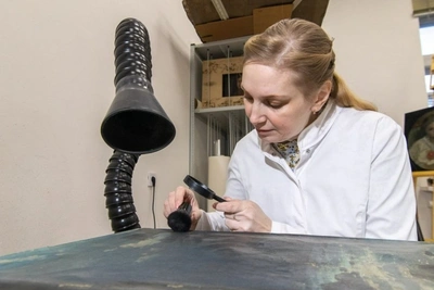 Шесть картин забайкальских художников отреставрировали в Чите