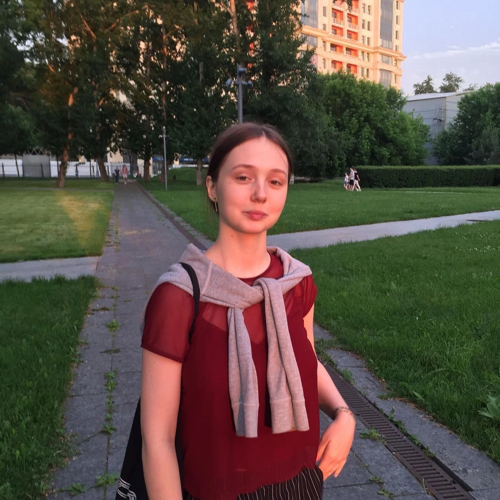 Со временем Екатерина поняла, что кроме естественных наук неплохо было бы подтянуть английский язык. «С языком путешествовать по миру гораздо удобнее»,&nbsp;— говорила девушка. И он ей еще как пригодился | Источник: toosad_katerinas / Instagram (экстремистская организация, деятельность запрещена на территории РФ)