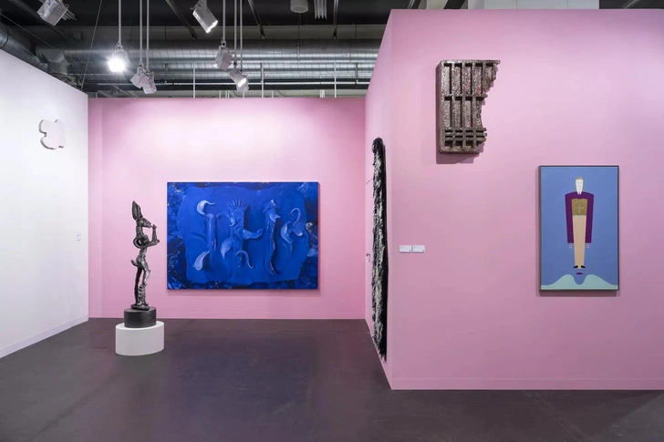 Стенд галереи Von Bartha на ярмарке Art Basel 2025. | Источник: Von Bartha