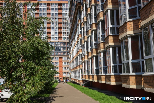 Под управлением «Любимого дома» находятся три высотки в ЖК «Мега»&nbsp;— дома № 269, 271/1 и 271/2 на улице Баумана | Источник: Ксения Филимонова / «ИрСити»