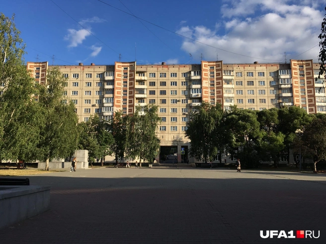 В этом доме жил в 2020-м | Источник: Андрей Бирюков / UFA1.RU