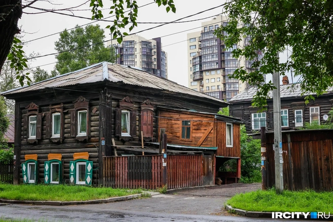 Жители улицы Бабушкина в Иркутске рассказали о жизни среди памятников | Источник: Ксения Филимонова / «ИрСити»