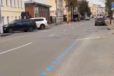 В Ярославле нанесли разметку платной парковки на улице Собинова