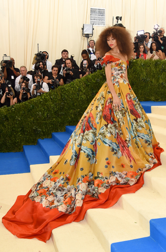 Не смогли: звезды, не осилившие дресс-код MET Gala 2017