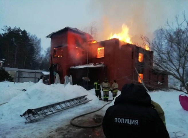 Опубликованы фотографии с места пожара в селе Ласково | ya62.ru