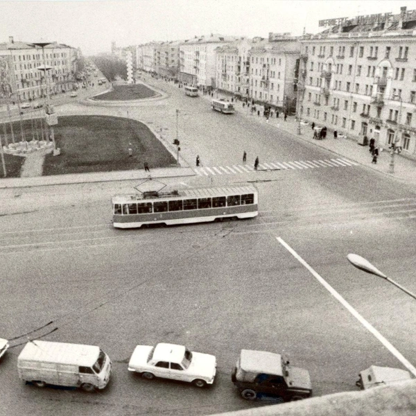 Вид на Комсомольскую площадь из здания областного УВД («Башин смерти»), 1980 год | Источник: Госархив Пермского края 