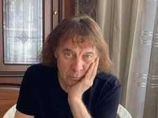 Исполнитель хита «Розовые розы» Александр Добрынин: «У меня нет ни жен, ни детей. Хожу на могилу кота»