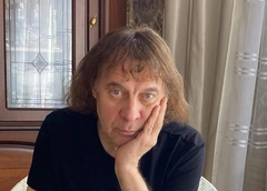 Исполнитель хита «Розовые розы» Александр Добрынин: «У меня нет ни жен, ни детей. Хожу на могилу кота»