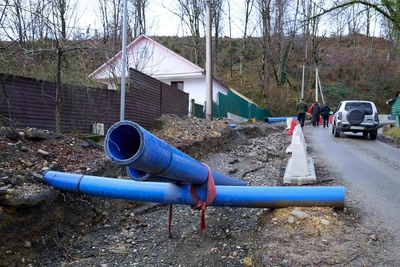 Траншеи повредили дорогу в Сочи, возбуждено уголовное дело