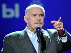«С Божьей помощью мы останемся великой страной»: Михалков, Лолита, Гагарина поздравляют с Днем Победы