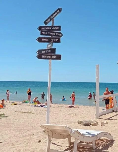 В Крыму продолжают работать 350 благоустроенных пляжей, которые ждут своих посетителей | Источник: Александра Сотникова / MSK1.RU