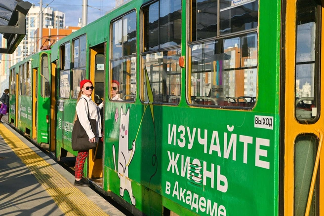 На трамвае удобно передвигаться, так как он не участвует в городских пробках | Источник: Максим Воробьев