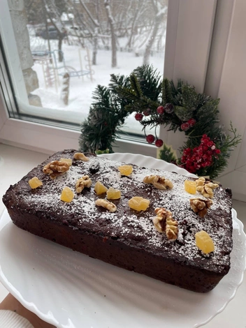 Отдельное удовольствие — украшать рождественский кекс с детьми | Источник: Анна Скок / NGS.ru