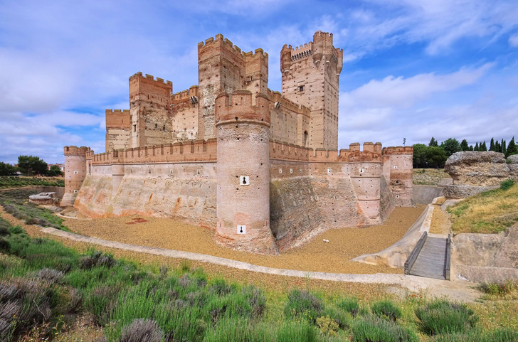 «В замке король — я»: о чем помнят феодальные крепости Испании