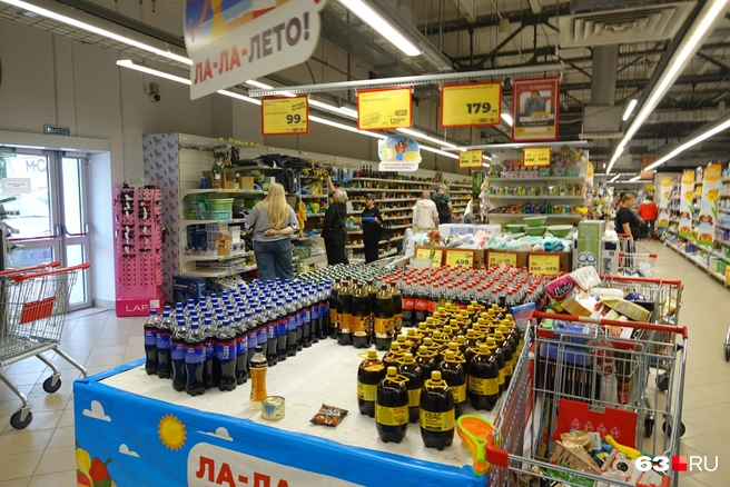 Почти на все товары повесили желтые&nbsp;— скидочные&nbsp;— ценники | Источник: Роман Данилкин / 63.RU