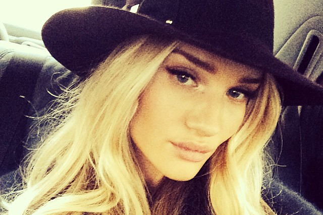 Роузи Хантингтон-Уайтли | Источник: Instagram/rosiehw (запрещенная в России экстремистская организация)