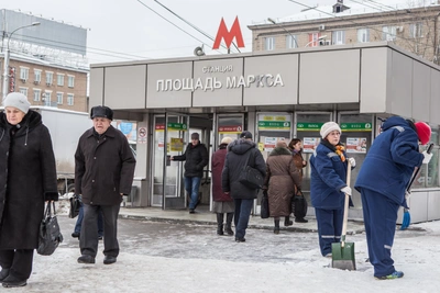 В новосибирском метро заменят травмоопасные входные двери