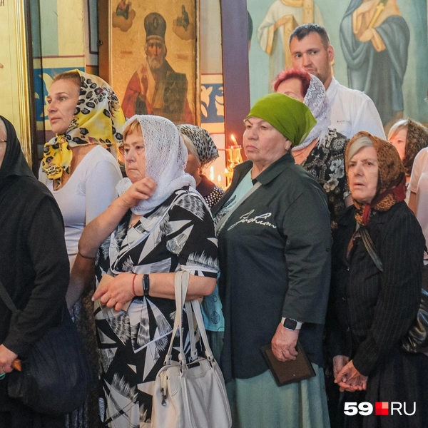 В очереди стоят люди разных возрастов | Источник: Тимофей Калмаков / 59.RU