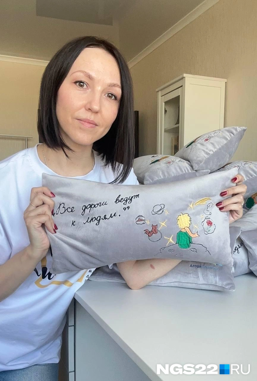 «Смотрите, это мы рисовали!»: как режиссер превращает детские каляки-маляки в одежду с историей | Источник: Наталья Мальцева