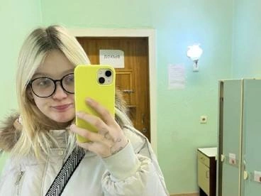 Забеременевшая первенцем в 13 Даша Суднишникова ждет второго ребенка: видео