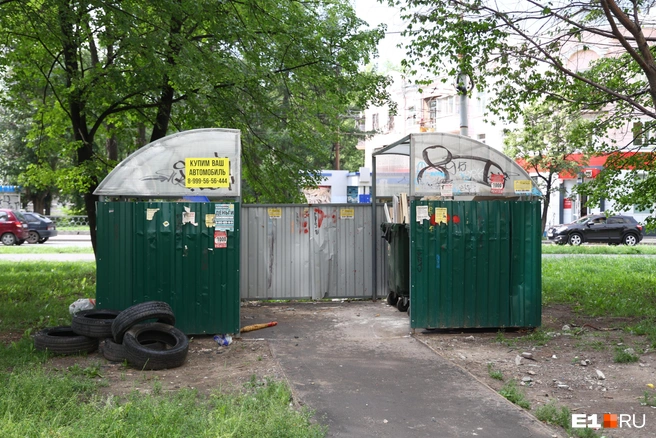За вывоз мусора отвечает «Спецавтобаза» | Источник: Владислав Лоншаков / E1.RU