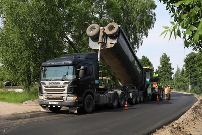 В Опочке началась укладка нового асфальта