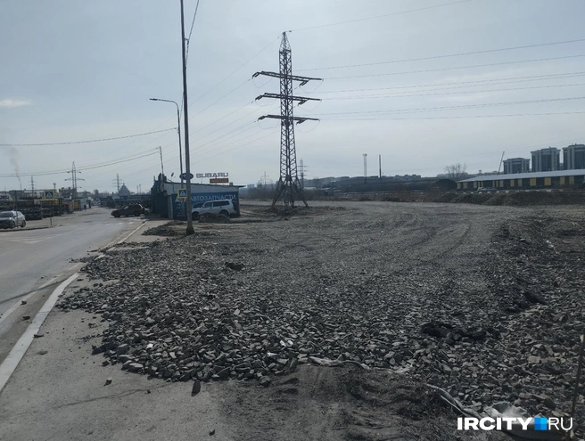Съезд с Маратовского кольца на объездную гравийную дорогу: полностью готова дорога будет к 10 мая | Источник: Алёна Кашпарова / «ИрСити»