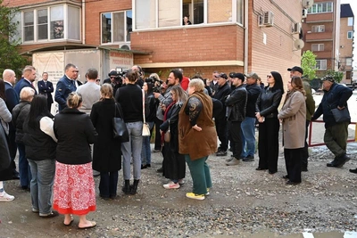 Депутат Слуцкий посетил печально известный район Музыкальный