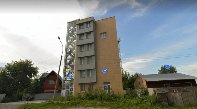 Здание построили больше 15 лет назад, но за это время им так и не удалось воспользоваться по назначению | Источник: «Яндекс.Карты»