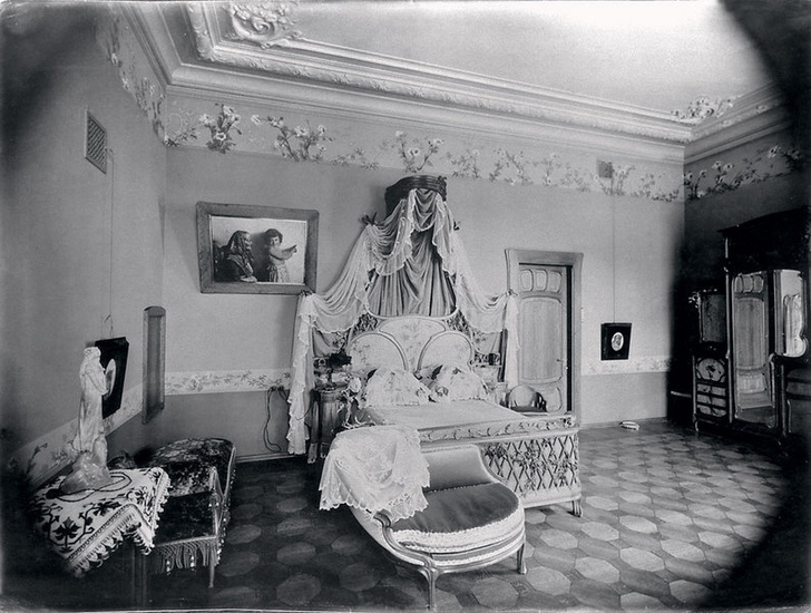 Спальня в доме 
Н.А. Терентьева в Петровском переулке. Архитектор 
Н.А. Иванов-Шиц. 1900-е годы.