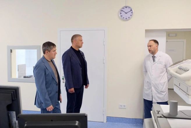 Губернатор осмотрел учреждение и обсудил с руководством поликлиники вопрос привлечения кадров | Источник: пресс-служба правительства Пермского края