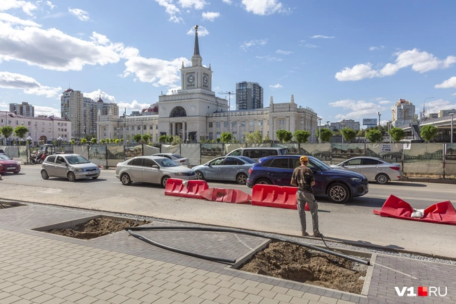 Парковки около вокзала предлагают больше не ждать | Источник: Константин Завриков / V1.RU
