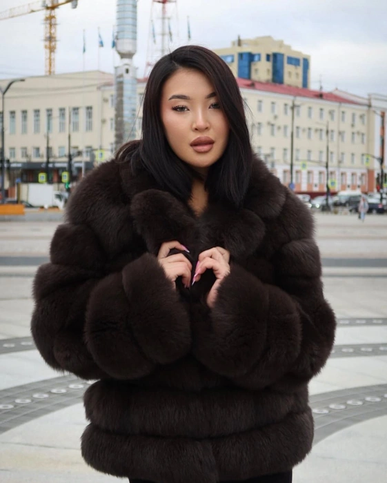 Блогер Даша Гор в мехах | Источник: dasha_gor / Instagram (экстремистская организация, деятельность запрещена в РФ)