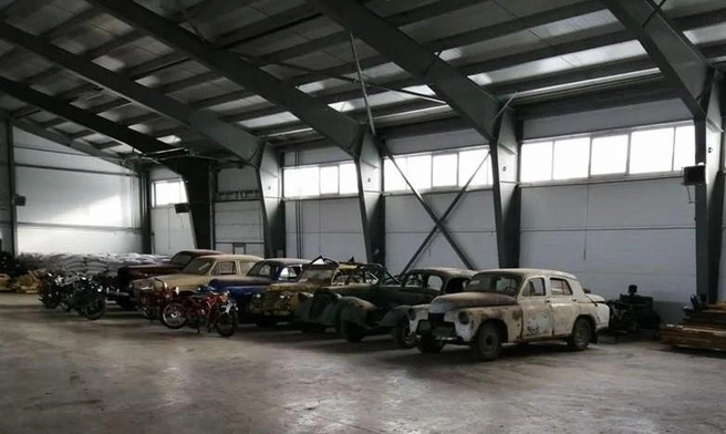 Настоящее богатство под крышей неприметного склада | Источник: avito.ru