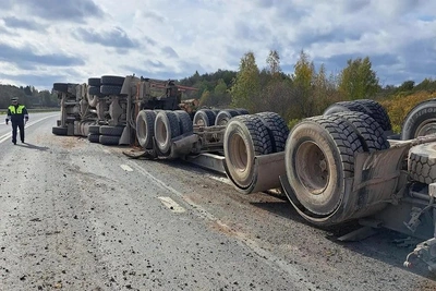 В Шенкурском округе опрокинулся лесовоз: пострадал водитель