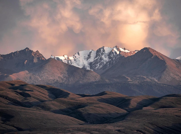 Миллиардер Павел Дуров гуляет по Кыргызстану