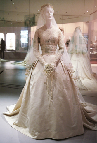 Вдохновение для герцогини: чье свадебное платье скопировала Кейт Миддлтон