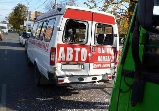 Автобус «М5 Молл» стал причиной ДТП в Рязани | ya62.ru