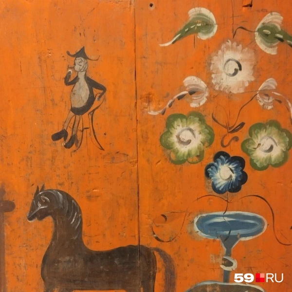 На одной из досок для интерьера изображена целая сценка | Источник: Ольга Якунчева / 59.RU