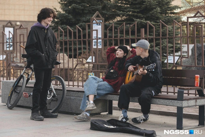 Всё чаще современные подростки стремятся зарабатывать, а не наслаждаться свободным временем | Источник: Елена Латыпова / NGS55.RU