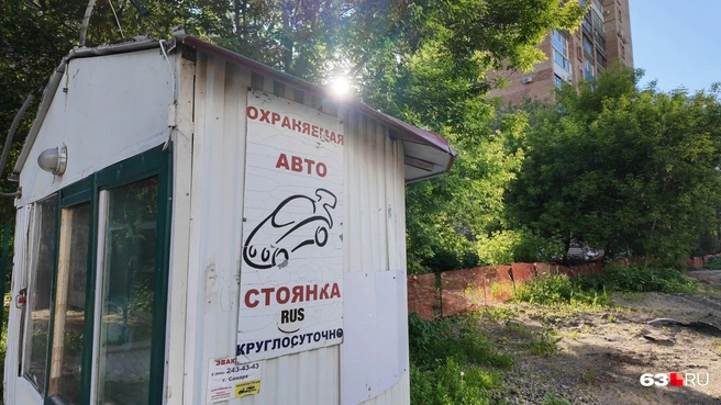 Будка охраны, по всей видимости, пригодилась строителям | Источник: Алексей Ногинский / 63.RU