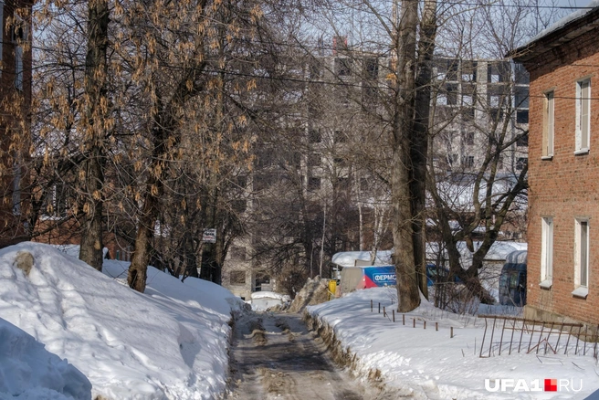 Внутри квартала такие вот картинки | Источник: Булат Салихов / UFA1.RU