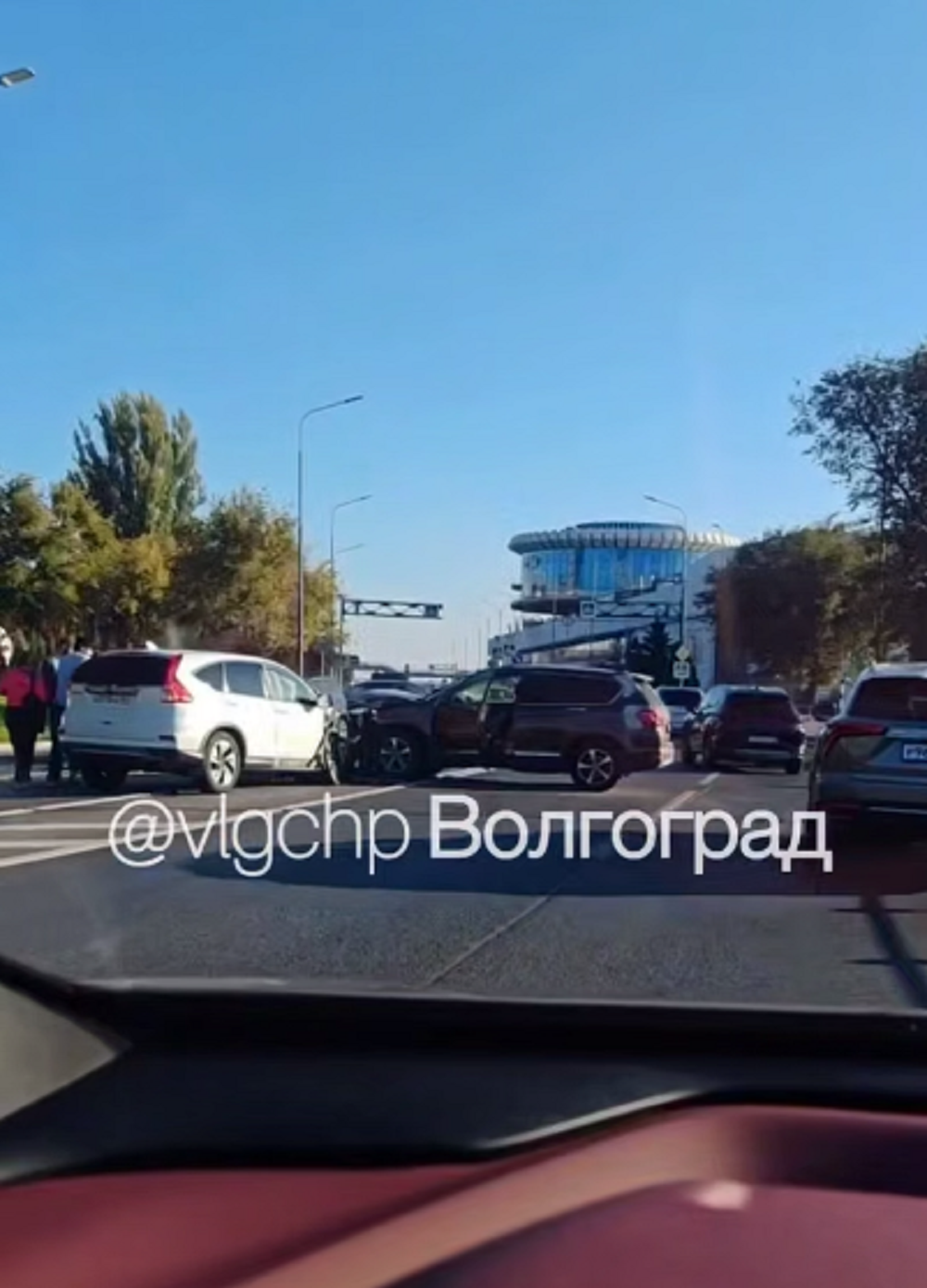 Очевидцы сообщают о серьезной аварии на Нулевой продольной в Волгограде — видео