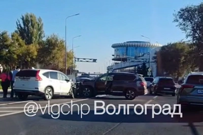 ДТП на Нулевой продольной в Волгограде, двое пострадали