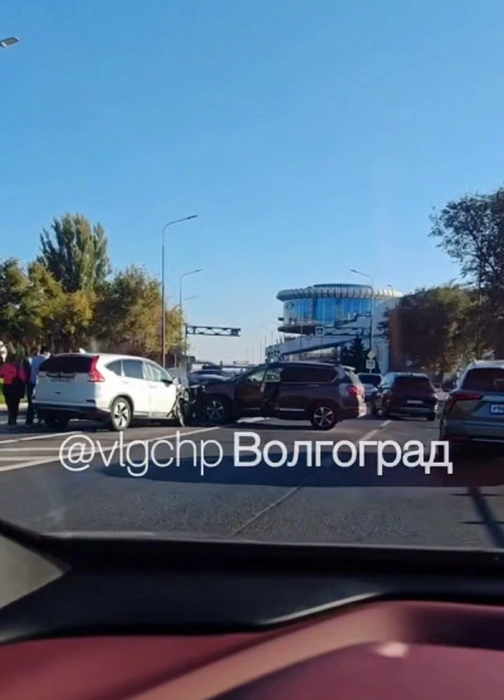 Авария произошла утром 12 октября на Нулевой продольной | Источник: Волгоград / Telegram